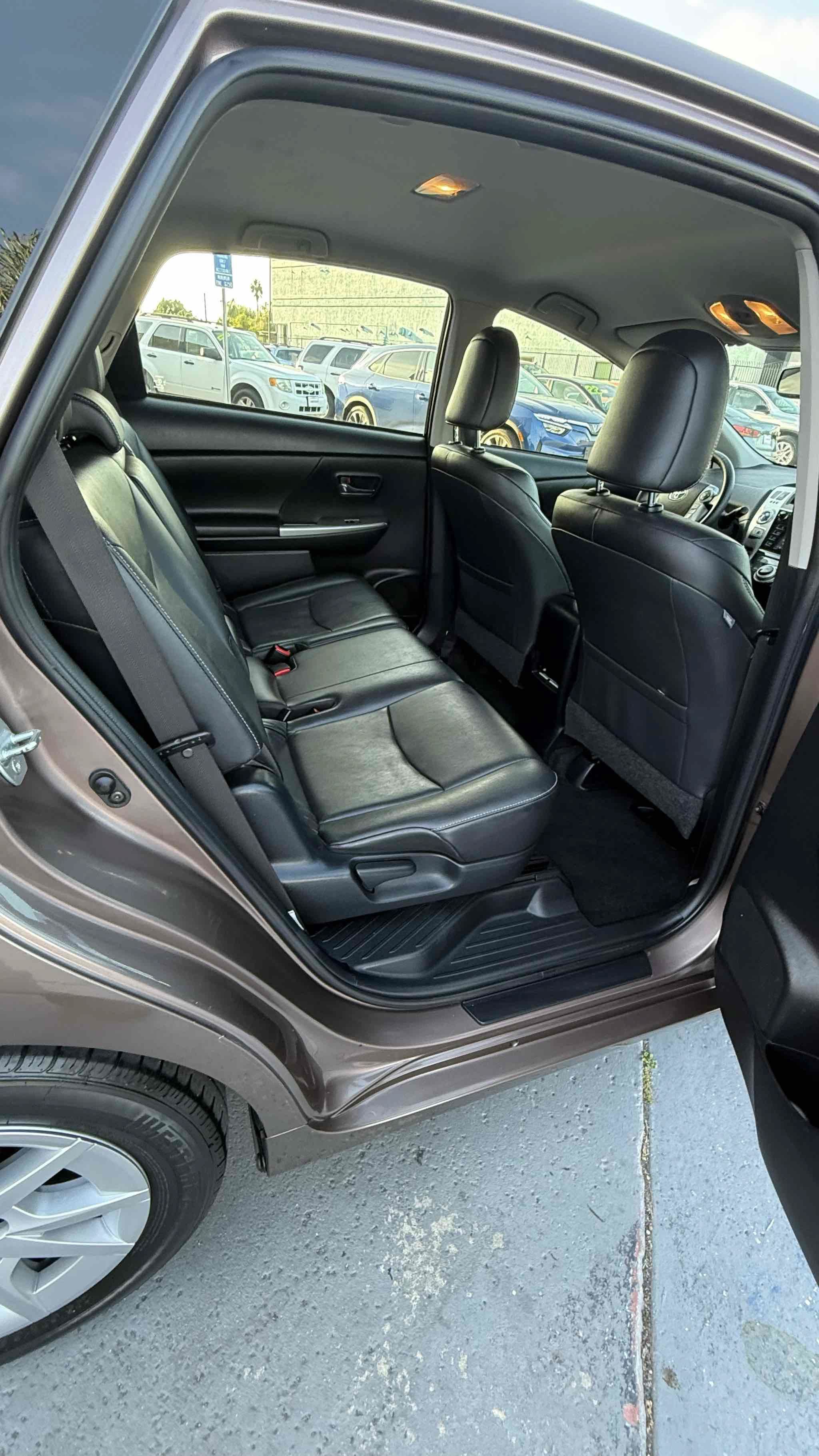 Used 2017 Toyota Prius V Four FWD image 57