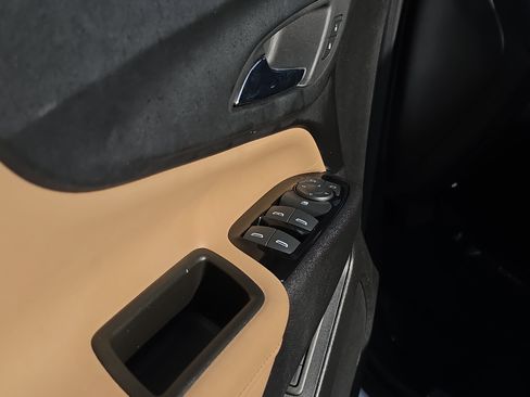 Used 2023 Chevrolet Equinox Premier FWD image 19