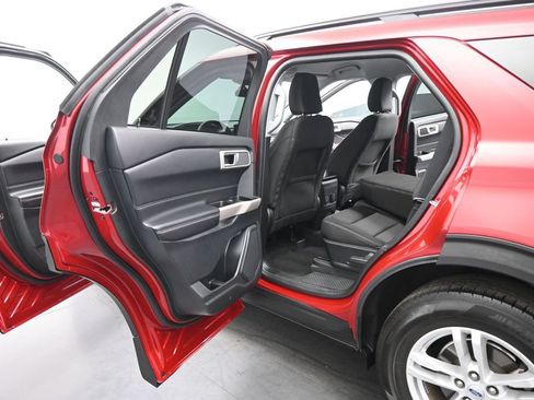 Used 2023 Ford Explorer XLT RWD image 17