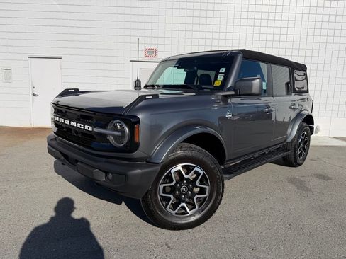 Used 2024 Ford Bronco Outer Banks AWD/4WD image 1
