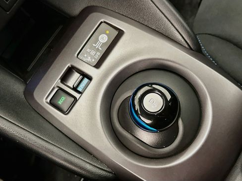Used 2025 Nissan Leaf S FWD image 25