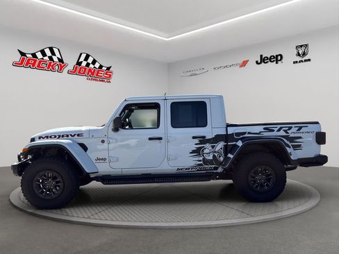 Used 2024 Jeep Gladiator Mojave image 2