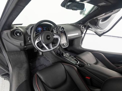 Used 2022 McLaren GT RWD image 13