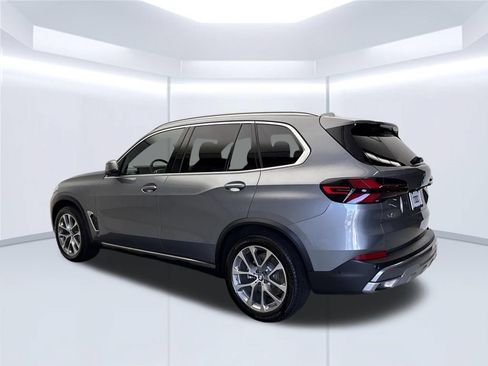 Used 2024 BMW X5 xDrive40i w/ Premium Package AWD/4WD image 3