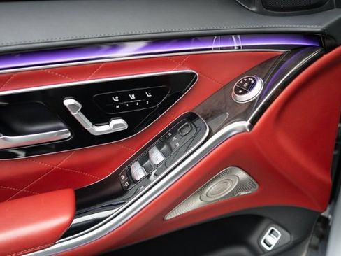 Used 2022 Mercedes-Benz S 580 4MATIC Sedan w/ Rear Seat Package image 15