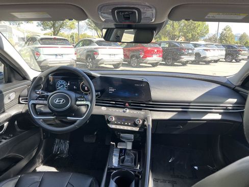 Certified 2026 Hyundai Elantra Limited FWD image 23