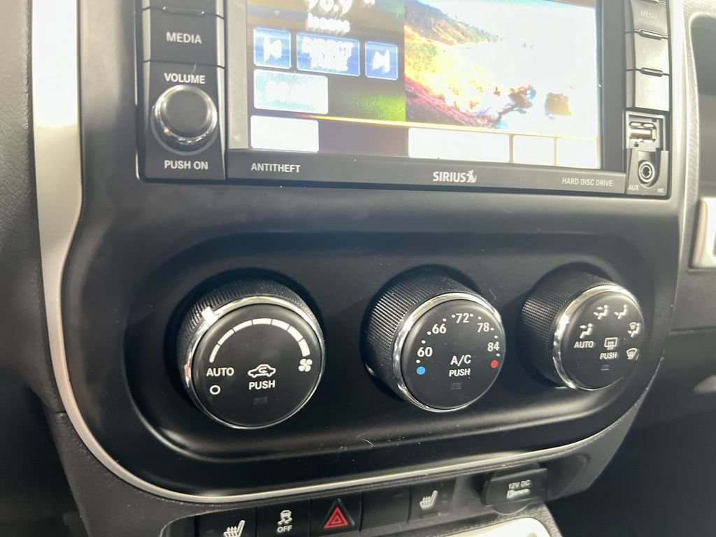 Used 2017 Jeep Compass Latitude FWD image 15