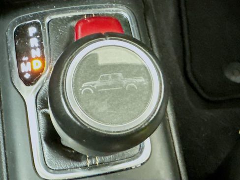 Used 2021 Jeep Gladiator Overland image 19