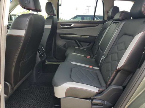 Used 2025 Volkswagen Atlas Peak Edition SE AWD/4WD image 20