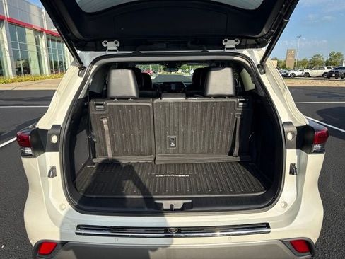 Certified 2021 Toyota Highlander Platinum AWD/4WD image 14