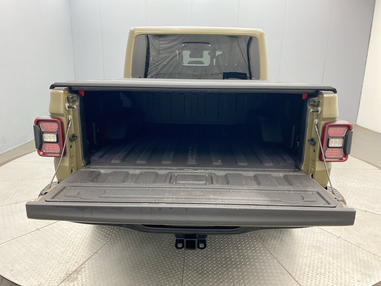 Used 2025 Jeep Gladiator Mojave AWD/4WD image 25