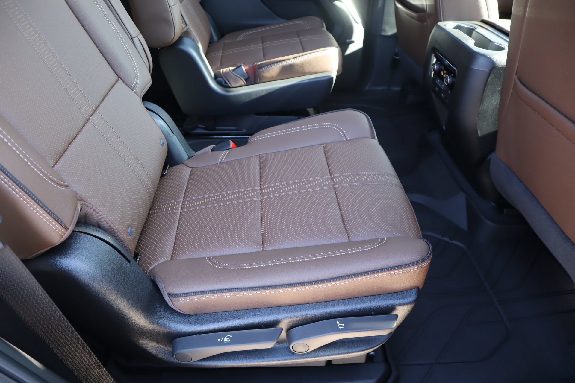 New 2026 Chevrolet Tahoe High Country AWD/4WD image 18