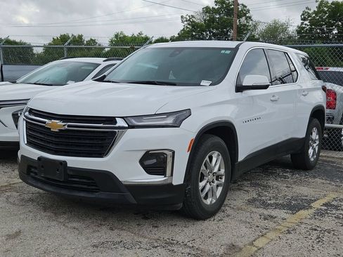 Used 2023 Chevrolet Traverse LS w/ Safety Package FWD image 3