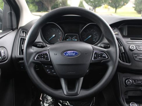 Used 2017 Ford Focus SE image 16