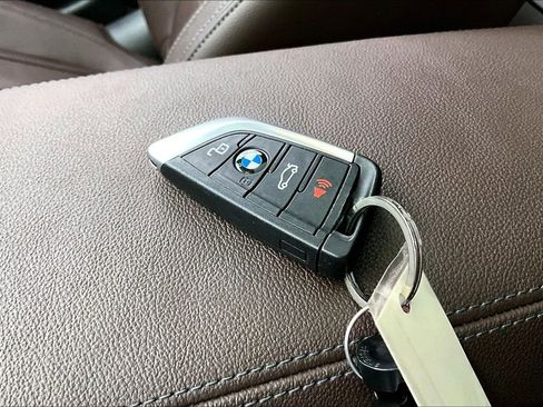 Used 2025 BMW 330i Sedan w/ M Sport Package image 13