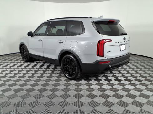 Used 2021 Kia Telluride EX w/ EX Premium Package AWD/4WD image 3