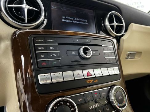 Used 2019 Mercedes-Benz SLC 300 w/ Premium Package image 23