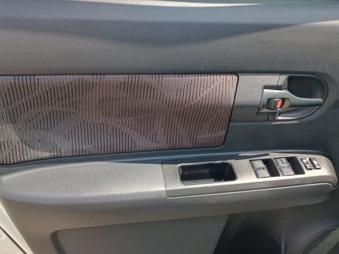 Used 2013 Scion xB FWD image 7