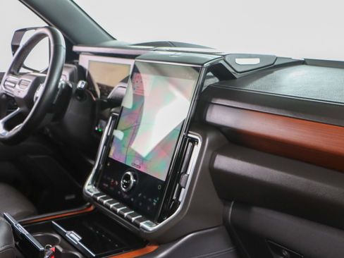 Used 2025 GMC Yukon Denali image 30