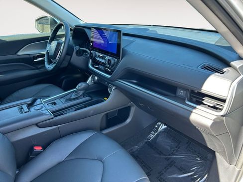 Used 2025 Toyota Grand Highlander AWD image 26