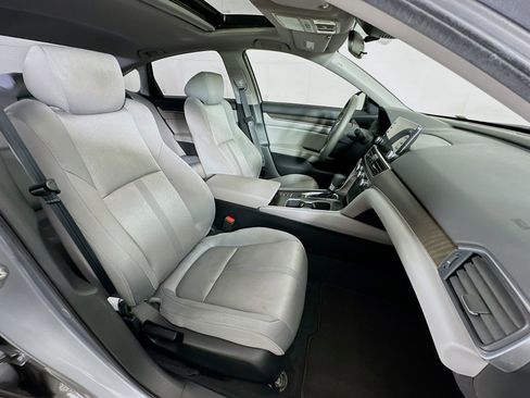 Used 2019 Honda Accord EX image 30