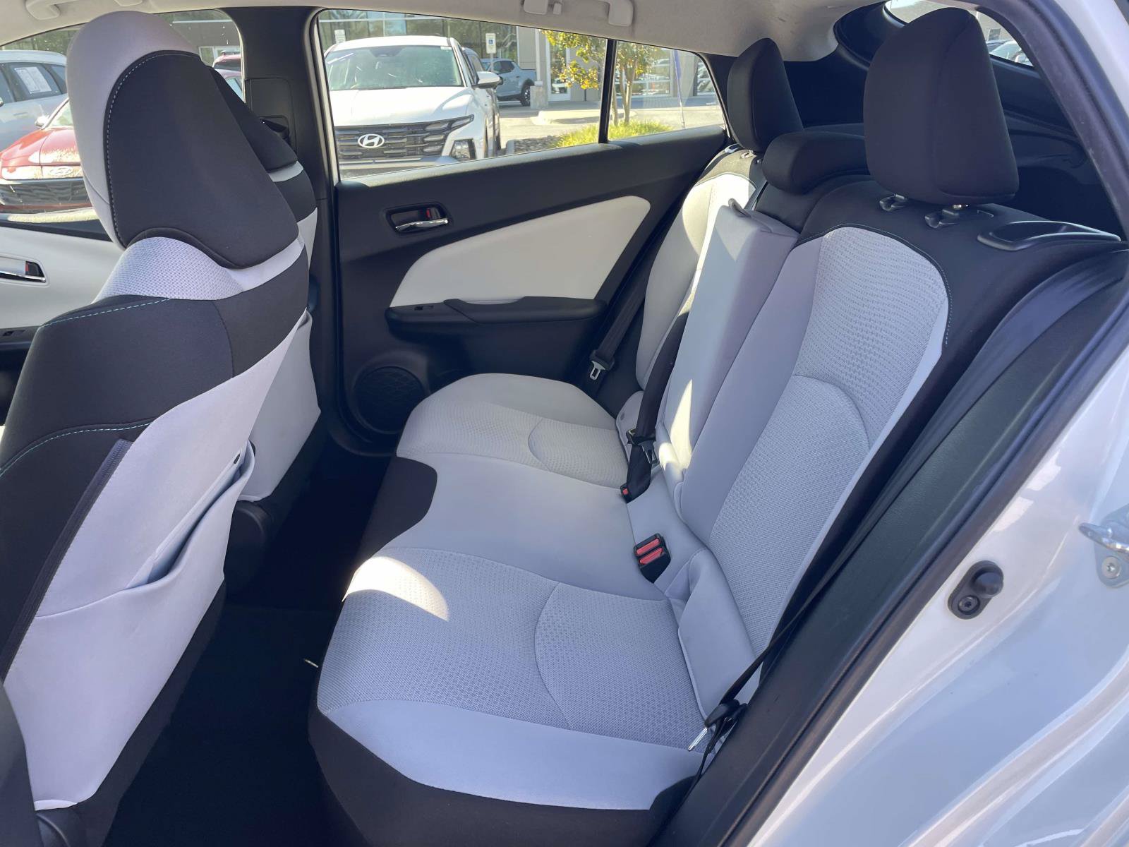 Used 2019 Toyota Prius LE FWD image 3