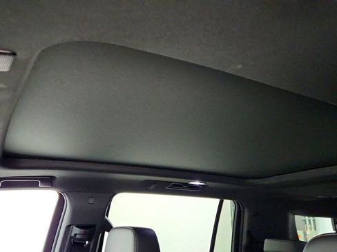 Used 2023 Chevrolet Suburban Z71 w/ Off-Road Capability Package image 10