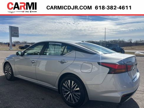 Used 2023 Nissan Altima 2.5 SV FWD image 4