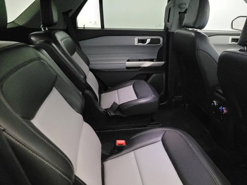 Used 2022 Ford Explorer XLT w/ Equipment Group 202A AWD/4WD image 19