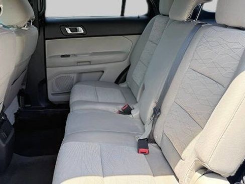 Used 2015 Ford Explorer FWD image 12