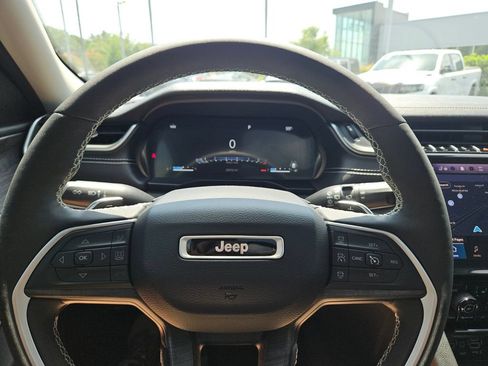 Used 2024 Jeep Grand Cherokee Limited w/ Luxury Tech Group II AWD/4WD image 21