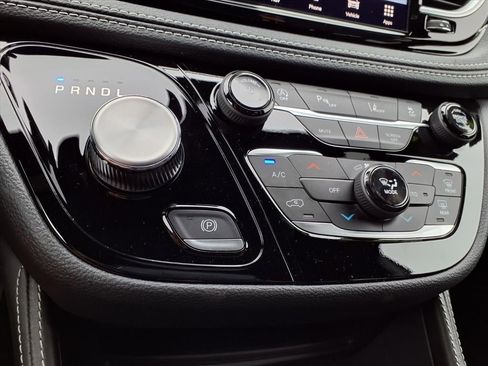 New 2026 Chrysler Pacifica Limited w/ S Appearance Package image 6