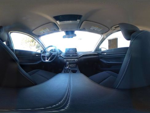 Used 2025 Nissan Altima 2.5 SV FWD image 38
