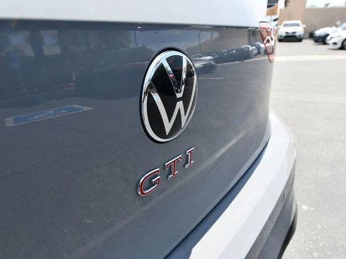 Used 2022 Volkswagen GTI SE FWD image 10