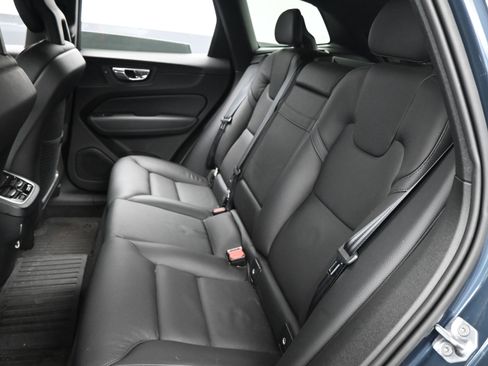 Used 2018 Volvo XC60 T5 Inscription w/ Convenience Package image 12