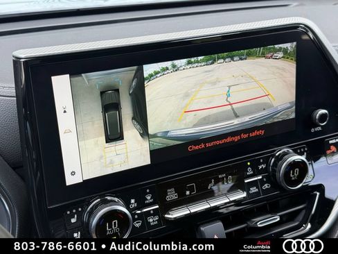 Used 2023 Toyota Highlander Platinum FWD image 4