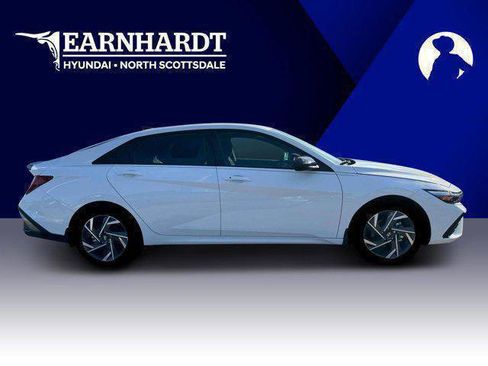 New 2025 Hyundai Elantra SEL image 9