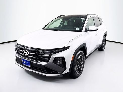 Certified 2025 Hyundai Tucson SEL AWD/4WD image 4