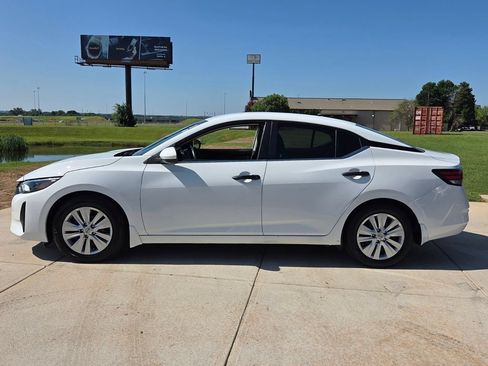 Used 2024 Nissan Sentra S FWD image 2