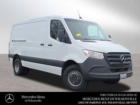 Used 2024 Mercedes-Benz Sprinter 4500 image 1