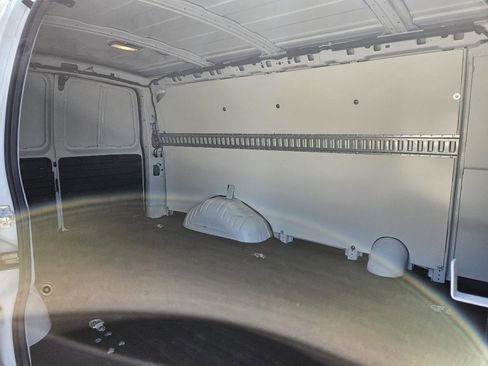 Used 2014 Chevrolet Express 1500 RWD image 24