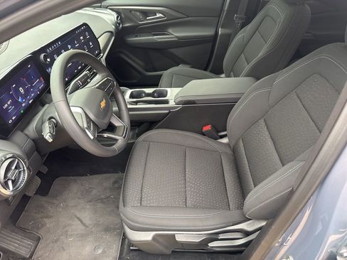 Used 2025 Chevrolet Equinox EV LT image 11