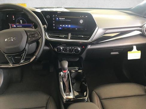 Used 2025 Chevrolet Trax RS w/ Driver Confidence Package FWD image 13