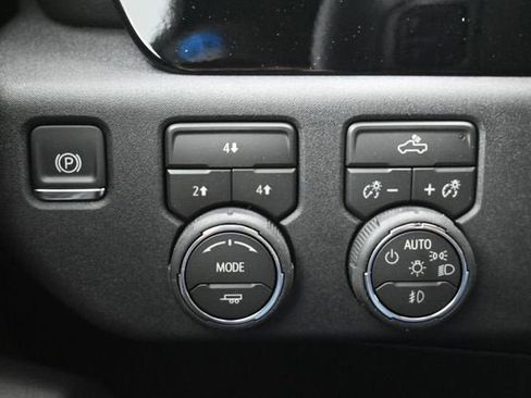 New 2026 Chevrolet Silverado 2500 LT w/ Leather Package AWD/4WD image 25