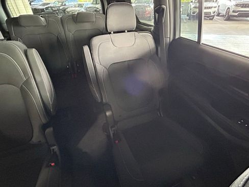 Used 2025 Jeep Grand Cherokee L Laredo image 14