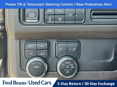Used 2024 GMC Yukon XL SLT w/ SLT Premium Package AWD/4WD image 13