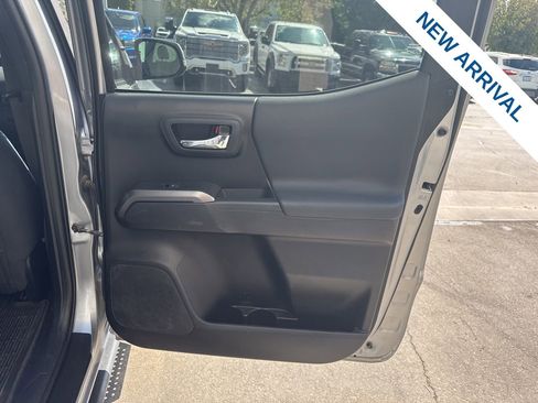 Used 2020 Toyota Tacoma TRD Off-Road w/ Technology Package RWD image 12
