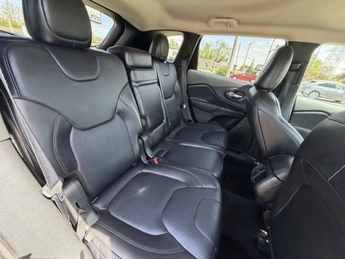 Used 2017 Jeep Cherokee Limited FWD image 17