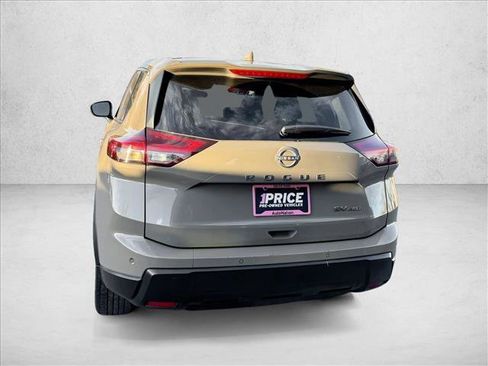 Used 2024 Nissan Rogue SV image 5