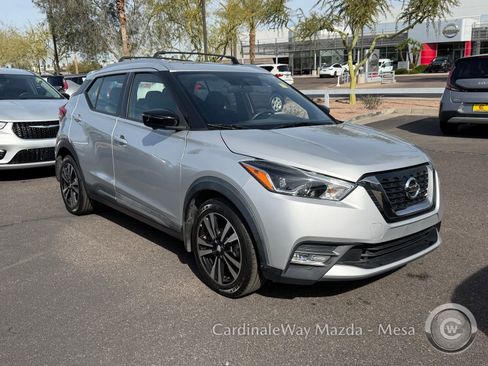 Used 2018 Nissan Kicks SR w/ Exterior Package image 2